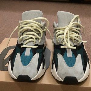 COPY - Yeezy Boost 700